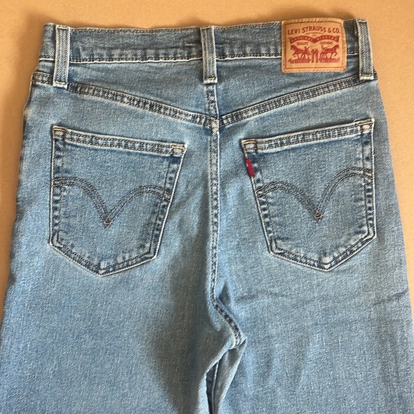 Levi’s  Ribcage Straight Ankle Jeans - Picture 4 of 10